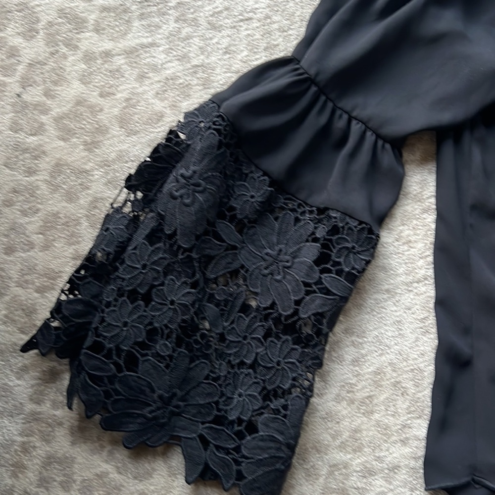 Black off shoulder lace sleeves M/l